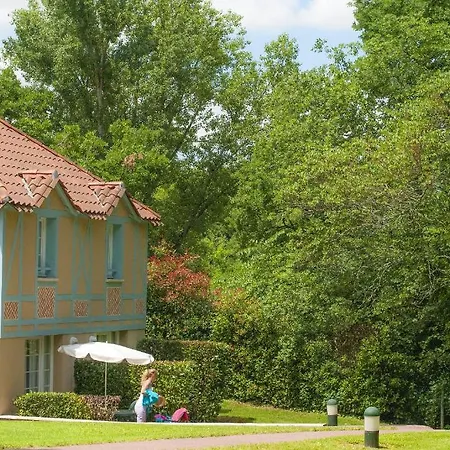 Pierre & La Du Holiday park 3*